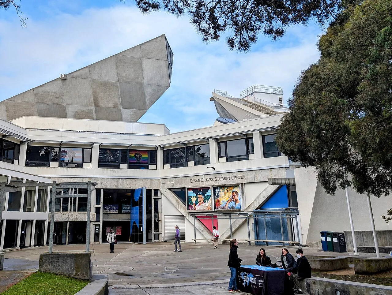 旧金山州立大学主校区的 César Chávez 学生活动中心
